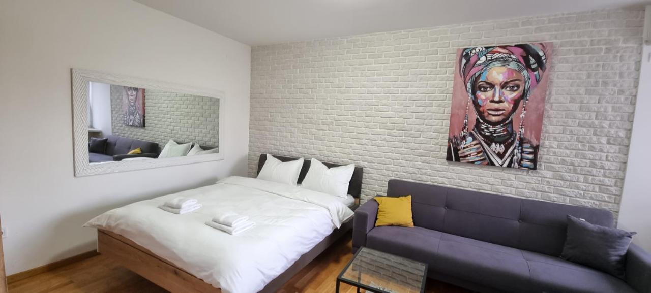 Grove II Apartment = Strict City Centre โนวีซาด ภายนอก รูปภาพ