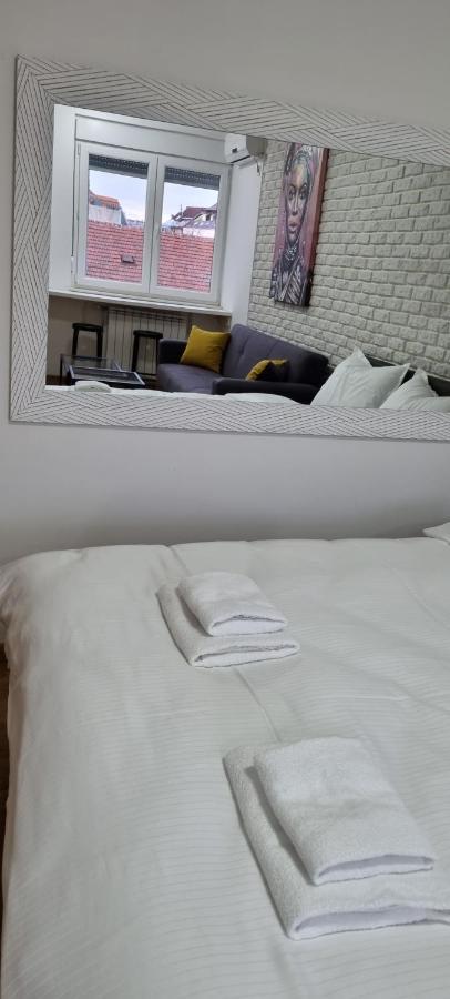 Grove II Apartment = Strict City Centre โนวีซาด ภายนอก รูปภาพ