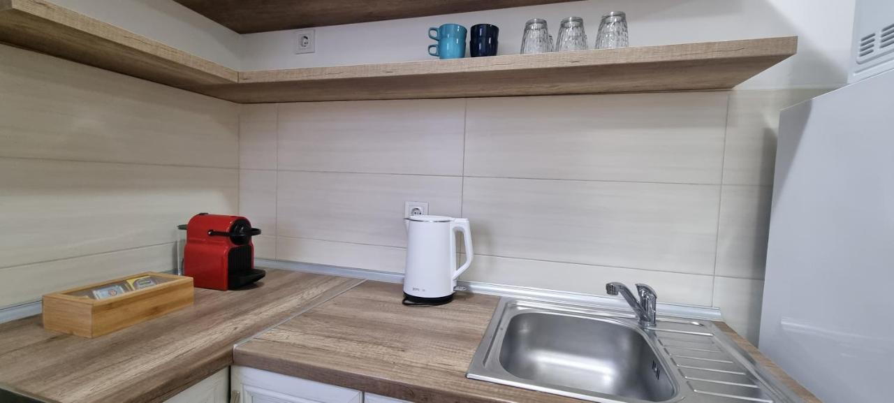 Grove II Apartment = Strict City Centre โนวีซาด ภายนอก รูปภาพ