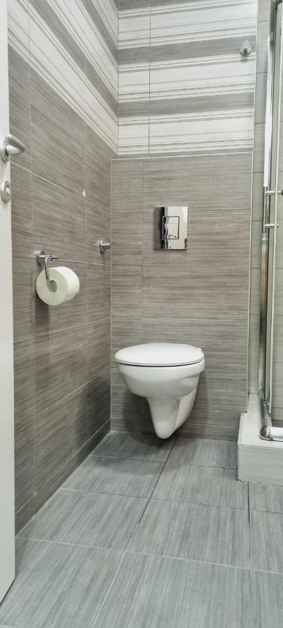 Grove II Apartment = Strict City Centre โนวีซาด ภายนอก รูปภาพ