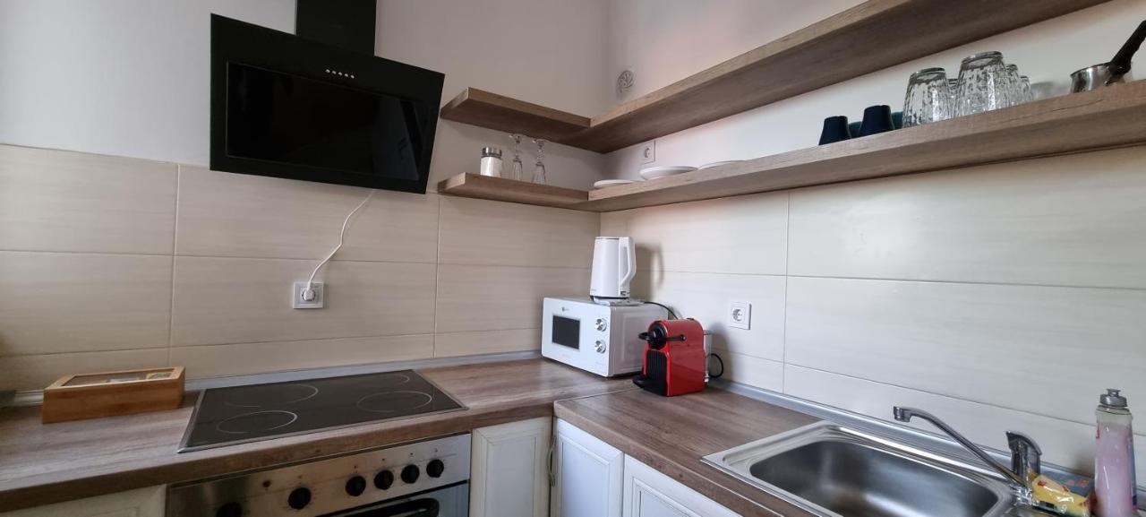 Grove II Apartment = Strict City Centre โนวีซาด ภายนอก รูปภาพ