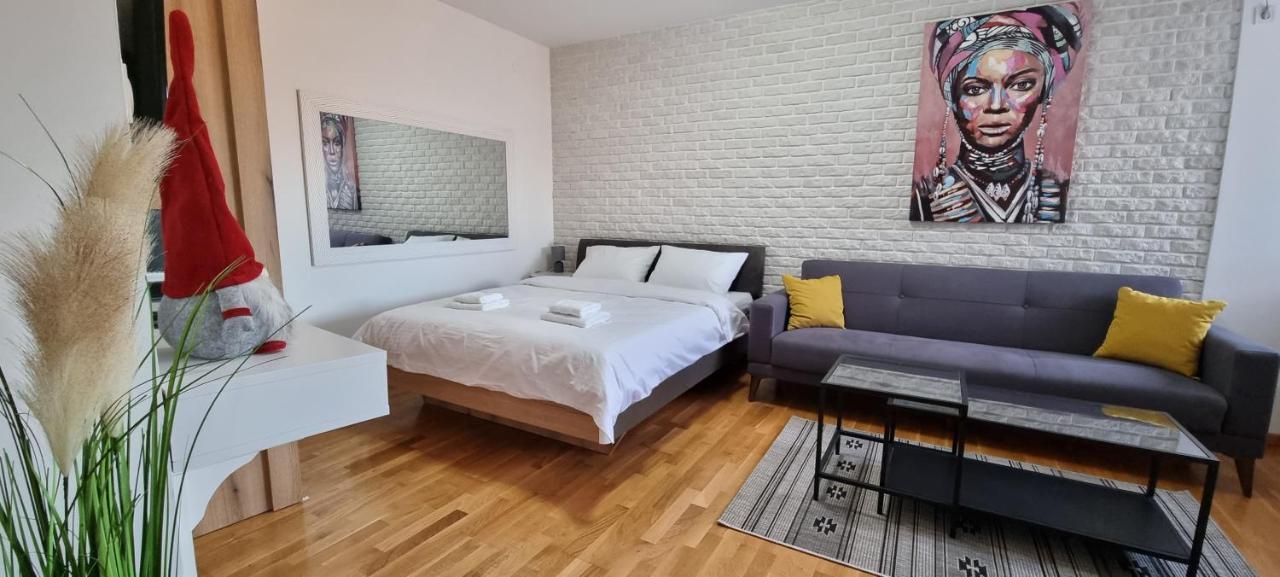 Grove II Apartment = Strict City Centre โนวีซาด ภายนอก รูปภาพ