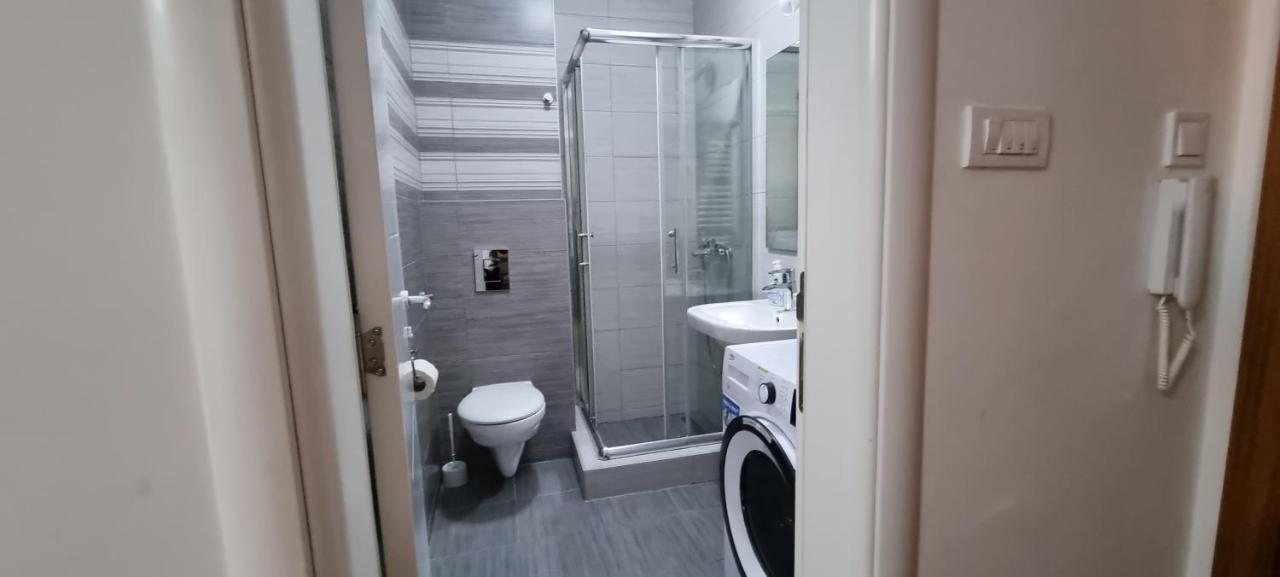 Grove II Apartment = Strict City Centre โนวีซาด ภายนอก รูปภาพ