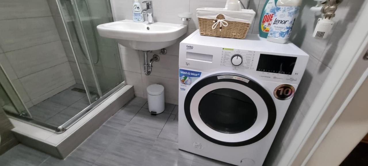 Grove II Apartment = Strict City Centre โนวีซาด ภายนอก รูปภาพ